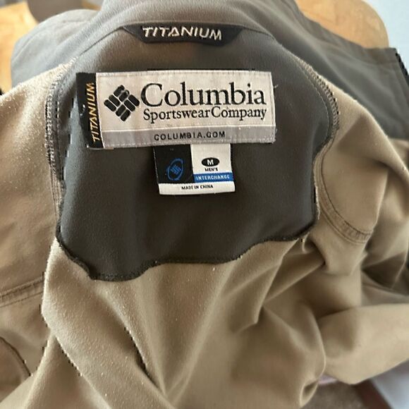 Columbia Titanium Mens Medium Beige Jacket - Picture 5 of 5